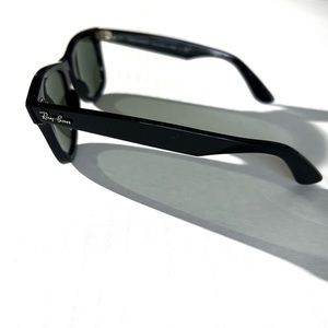 Ray-Ban Black Wayfarer Sunglasses Unisex